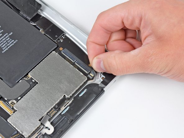 iPad 3G Logic Board Replacement: step 18, image 2 of 2