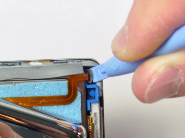 iPod 5th Generation (Video) Display Replacement: step 6, image 1 of 2