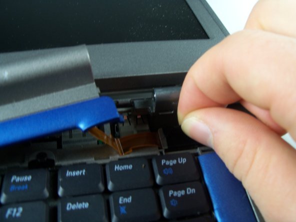 Dell Inspiron 8600 Keyboard Replacement: step 3, image 1 of 1