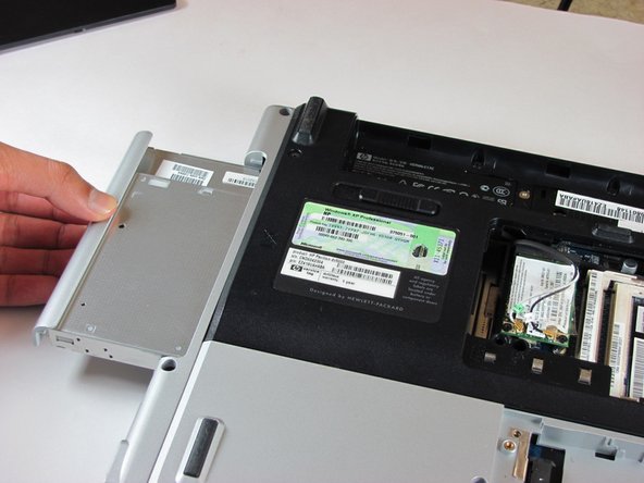 HP Pavilion dv5000 Optical Drive Replacement: step 4, image 2 of 3