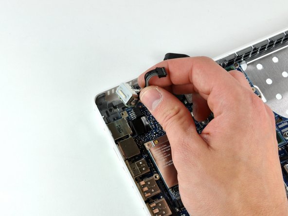 MacBook Core 2 Duo Lower Case Replacement: step 47, image 1 of 1