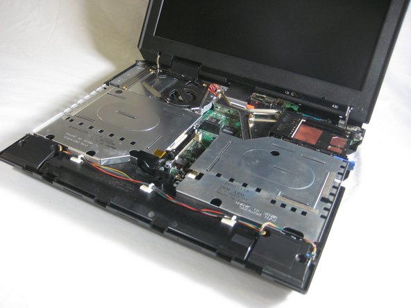 Disassembling IBM ThinkPad A30 Upper Case: step 9, image 3 of 3