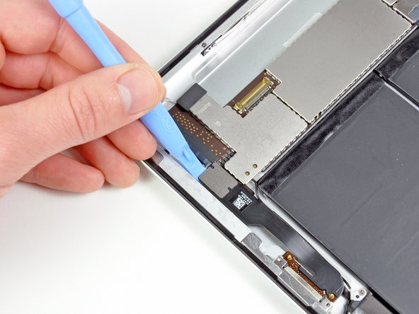 iPad 2 Wi-Fi EMC 2415 Speaker Assembly Replacement: step 36, image 2 of 3