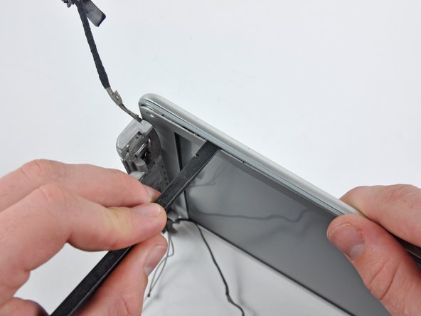 PowerBook G4 Aluminum 12" 867 MHz Clutch Cover Replacement: step 65, image 1 of 3