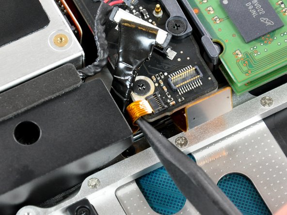 MacBook Pro 15" Unibody Late 2008 and Early 2009 ExpressCard Cage Replacement: step 16, image 2 of 2