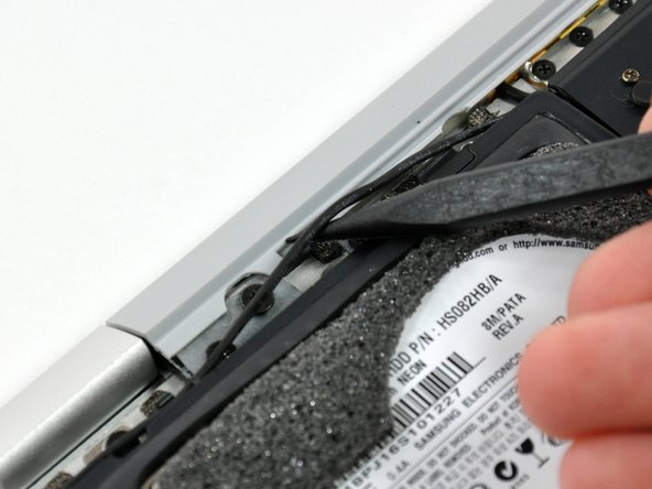 MacBook Air Models A1237 and A1304 Hard Drive Replacement: step 4, image 1 of 2