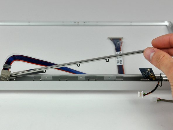 PowerBook G4 Aluminum 15" 1-1.5 GHz Front Display Bezel Replacement: step 43, image 2 of 2