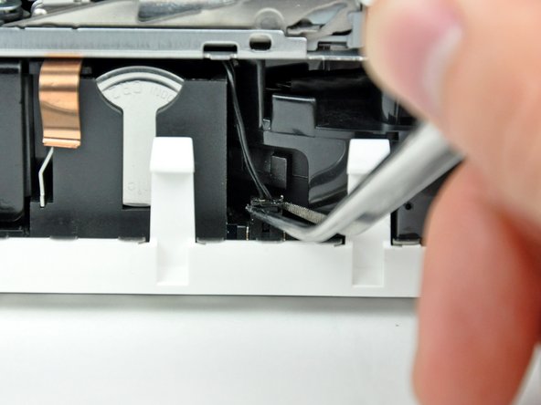 Mac mini Model A1176 Fan Replacement: step 9, image 1 of 2