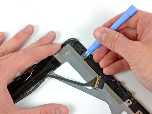 iPad Wi-Fi Display Frame Replacement: step 14, image 1 of 2