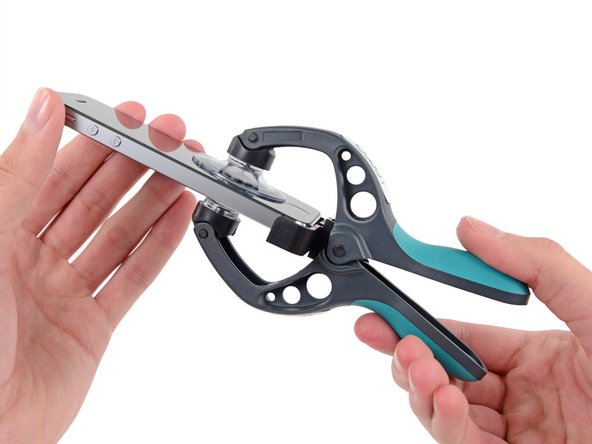 iPhone 5s Battery Replacement: step 4, image 1 of 2