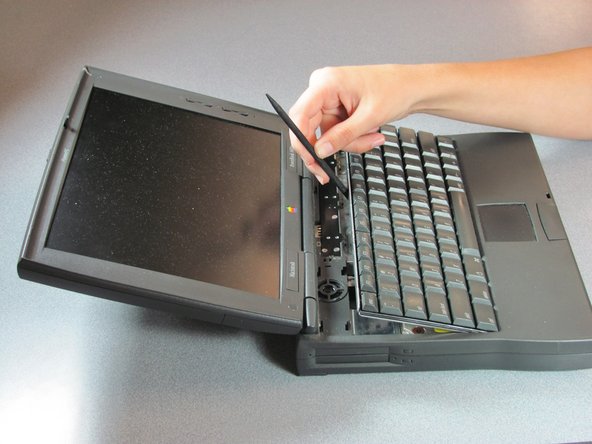 Macintosh PowerBook 1400 Series RAM Replacement: step 10, image 1 of 1