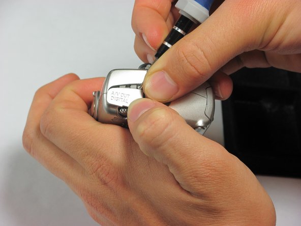 Canon PowerShot SD850 IS LCD Screen Replacement: step 2, image 2 of 3