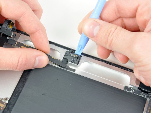 iPad 2 Wi-Fi EMC 2415 Front Facing Camera Replacement: step 34, image 1 of 2