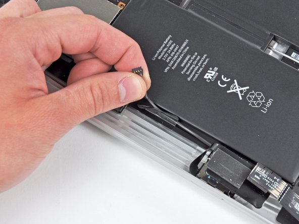 iPad 3G Speakers Replacement: step 22, image 1 of 1