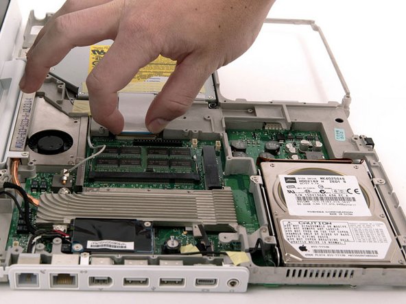 iBook G4 14" 933 MHz-1.33 GHz Optical Drive Replacement: step 38, image 1 of 1