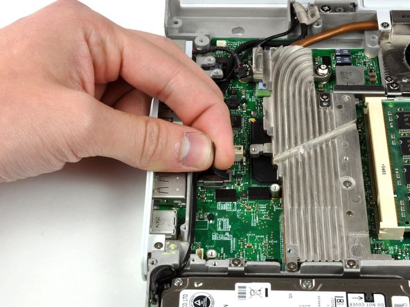 iBook G4 14" 1.42 GHz Display Data Cable Replacement: step 39, image 1 of 1