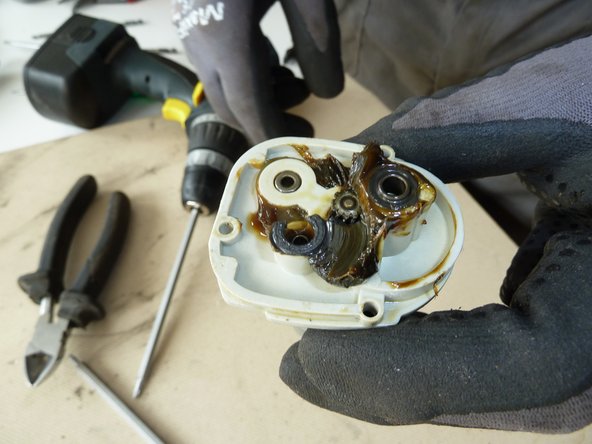 Power Screwdriver (with inbuilt battery pack): step 5, image 1 of 3