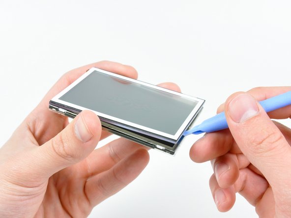 Nintendo DSi Lower LCD Replacement: step 17, image 1 of 2