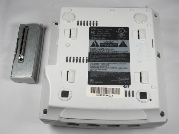 Sega Dreamcast Fan Replacement: step 2, image 2 of 3