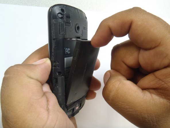 HTC Ozone Frame Replacement: step 3, image 2 of 3