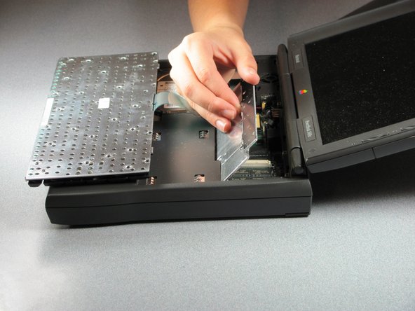 Macintosh PowerBook 1400 Series RAM Replacement: step 15, image 1 of 1