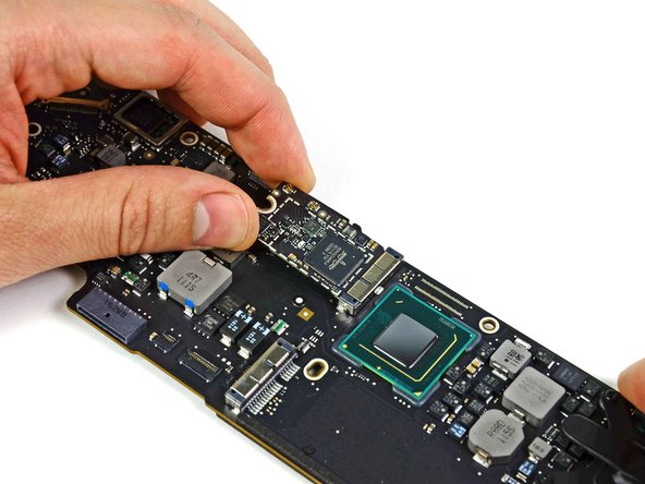 MacBook Air 13" Mid 2011 Logic Board Replacement: step 32, image 1 of 2