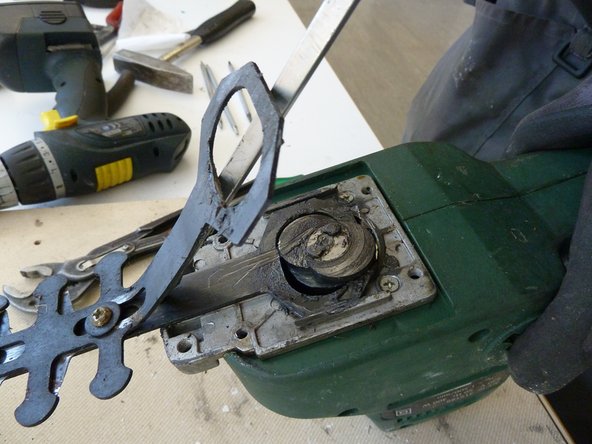 Hedge Trimmer: step 4, image 3 of 3