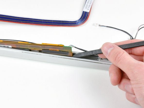 PowerBook G4 Aluminum 17" 1.67 GHz (High-Res) Front Display Bezel Replacement: step 58, image 1 of 2