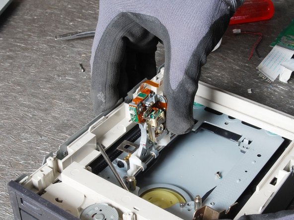 Compact Disc (CD) Drive: step 4, image 1 of 1