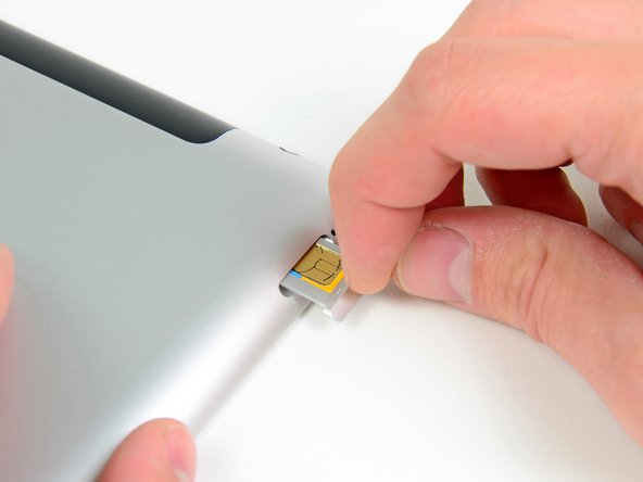 iPad 2 GSM Headphone Jack & SIM Slot Replacement: step 5, image 1 of 2
