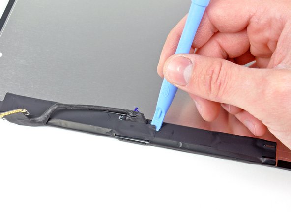 iPad 2 Wi-Fi EMC 2415 LCD Replacement: step 32, image 1 of 2