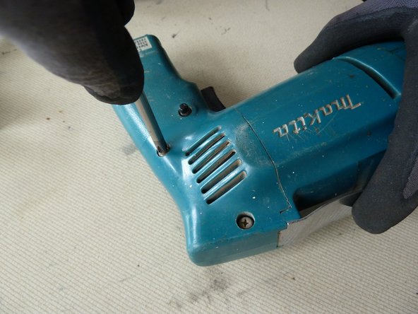Power Drill: step 2, image 2 of 3