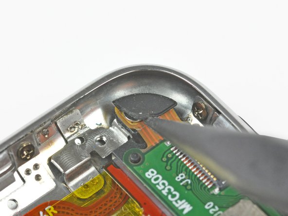 iPod Touch 2nd Generation Rear Panel Replacement: step 23, image 1 of 2