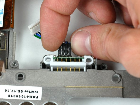 PowerBook G4 Aluminum 17" 1.67 GHz (High-Res) Battery Connector Replacement: step 47, image 1 of 1