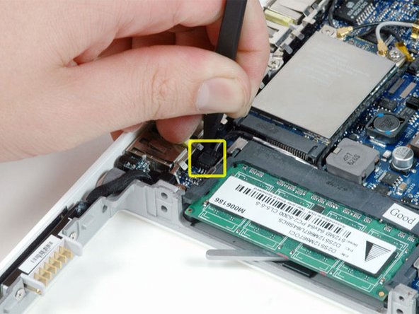 MacBook Core Duo Display Data Cable Replacement: step 27, image 1 of 1