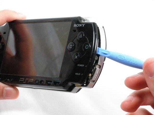 PSP 2000 UMD Drive Replacement: step 5, image 1 of 2