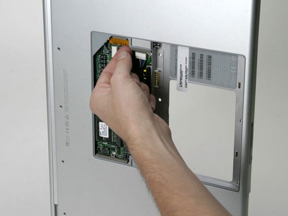 PowerBook G4 Aluminum 17" 1-1.67 GHz Airport Extreme Replacement: step 15, image 1 of 1