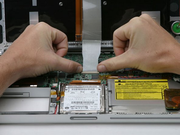 PowerBook G4 Aluminum 15" 1-1.5 GHz Right Clutch Hinge Replacement: step 14, image 1 of 1