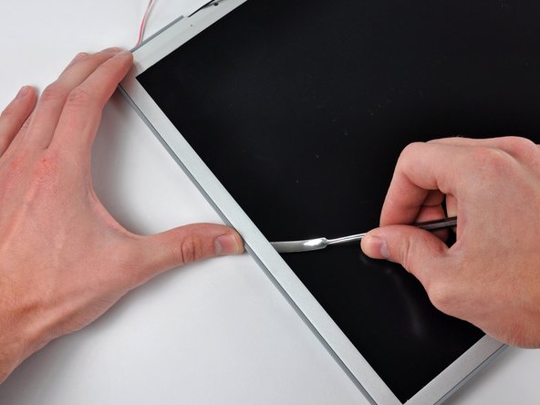 PowerBook G4 Aluminum 17" 1-1.67 GHz Front Display Bezel Replacement: step 48, image 1 of 3