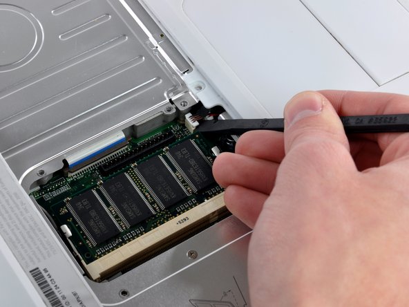 iBook G4 12" 1.33 GHz Display Data Cable Replacement: step 25, image 1 of 1