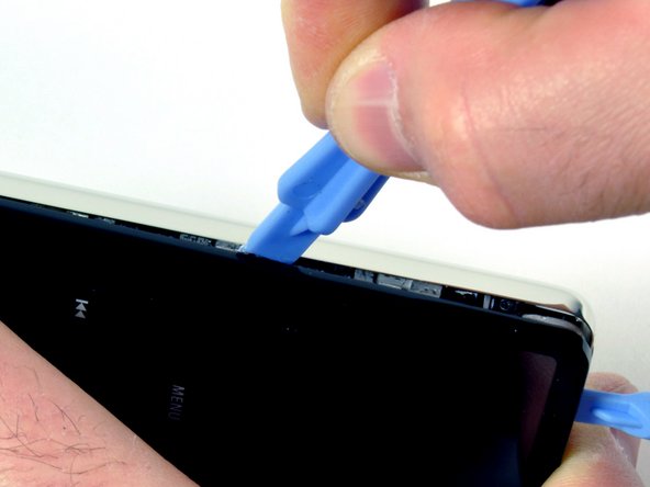 iPod 5th Generation (Video) Front Panel Replacement: step 4, image 2 of 3