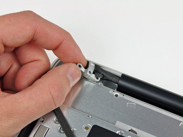 MacBook Pro 15" Unibody 2.53 GHz Mid 2009 Front Display Glass Replacement: step 12, image 2 of 2