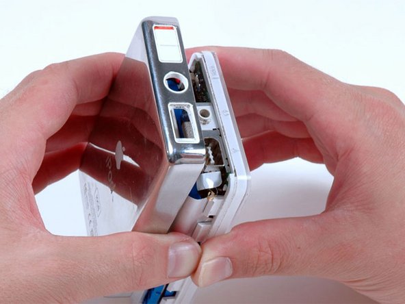 iPod 2nd Generation Logic Board Replacement: step 6, image 1 of 1