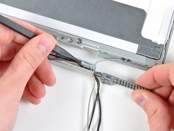 PowerBook G4 Aluminum 17" 1.67 GHz (High-Res) Inverter Cable Replacement: step 52, image 1 of 1