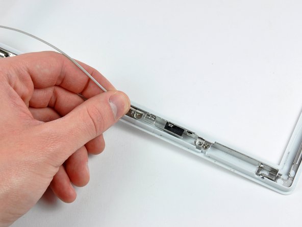 iBook G4 14" 933 MHz-1.33 GHz Inverter/AirPort Cables Replacement: step 65, image 2 of 2