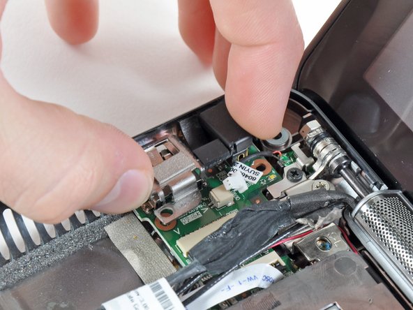 HP Mini 1000 Lower Case Replacement: step 47, image 1 of 2