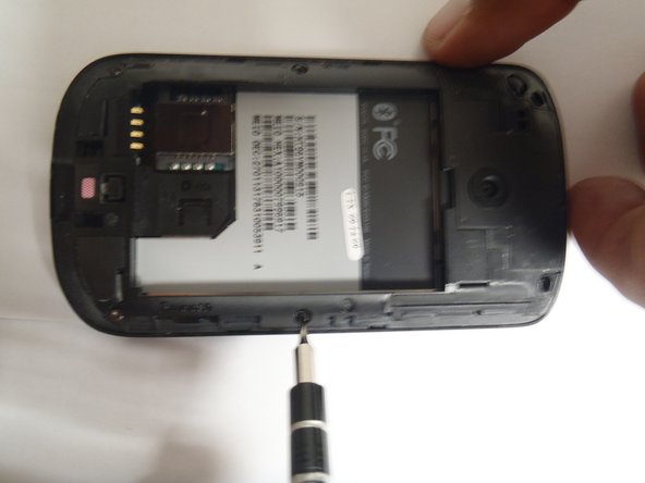 HTC Ozone Frame Replacement: step 4, image 2 of 3