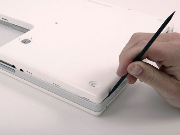 iBook G4 14" 933 MHz-1.33 GHz Optical Drive Replacement: step 18, image 1 of 1