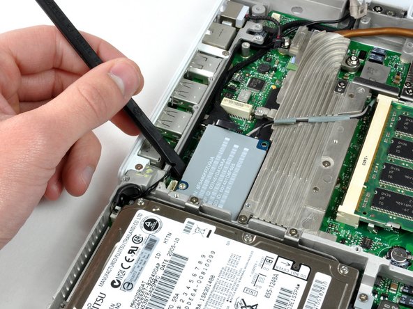 iBook G4 14" 1.42 GHz Display Replacement: step 35, image 1 of 1