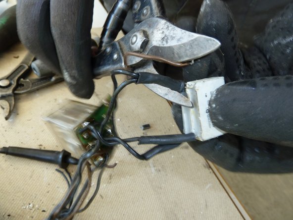 Hedge Trimmer: step 11, image 1 of 2